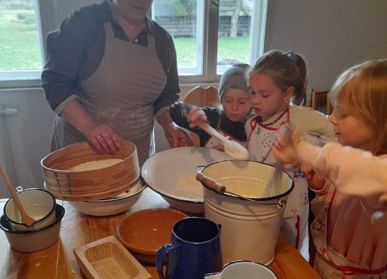 Wycieczka do skansenu w Klukach - Szkoła podstawowa z Redkowic