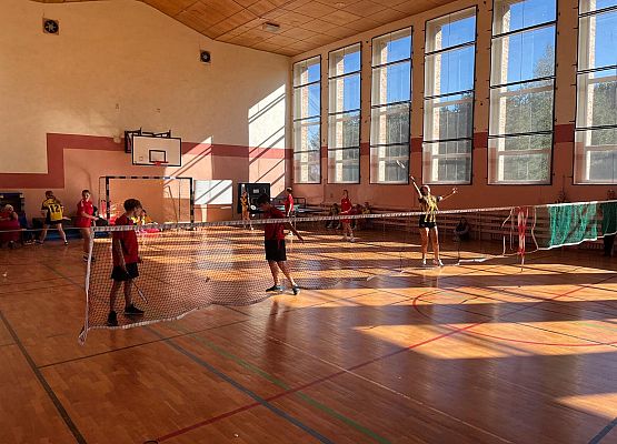 Mistrzostwa gminy w badmintonie -Leśnice 1 października 2024r.