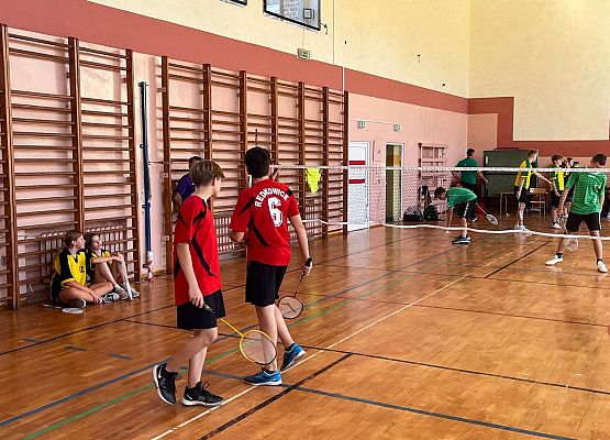 Mistrzostwa gminy w badmintonie -Leśnice 1 października 2024r.