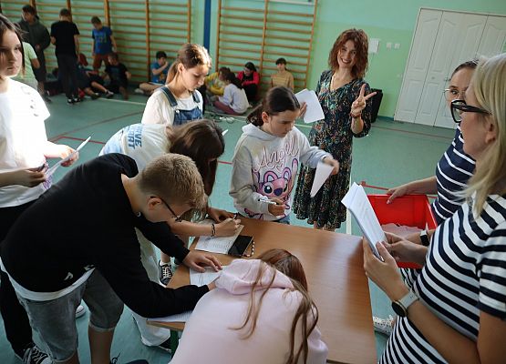 Wybory w szkole w Redkowicach do Samorządu Szkolnego X 24r.