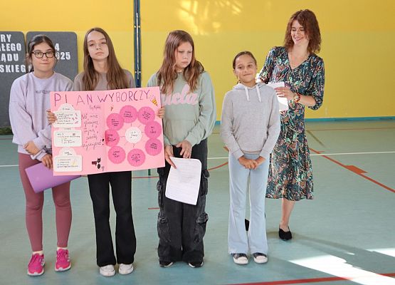 Wybory w szkole w Redkowicach do Samorządu Szkolnego X 24r.