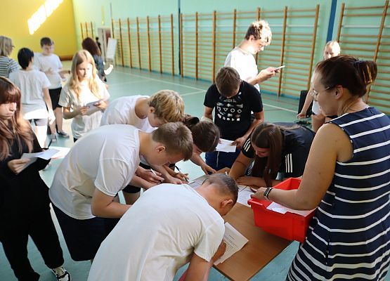 Wybory w szkole w Redkowicach do Samorządu Szkolnego X 24r.