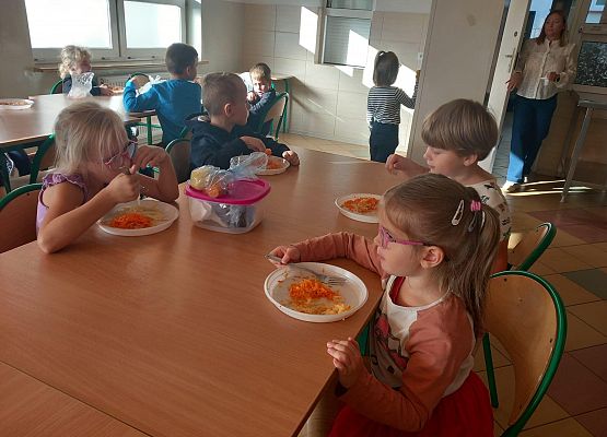 Szkoła w Redkowicach -Dzień Marchewki X 2024r