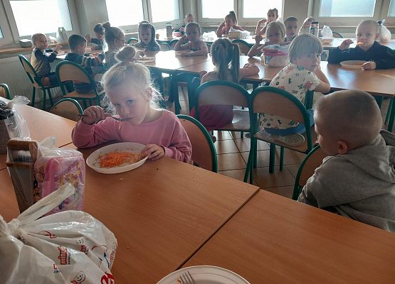 Szkoła w Redkowicach -Dzień Marchewki X 2024r