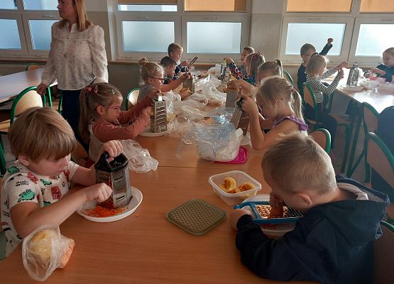 Szkoła w Redkowicach -Dzień Marchewki X 2024r