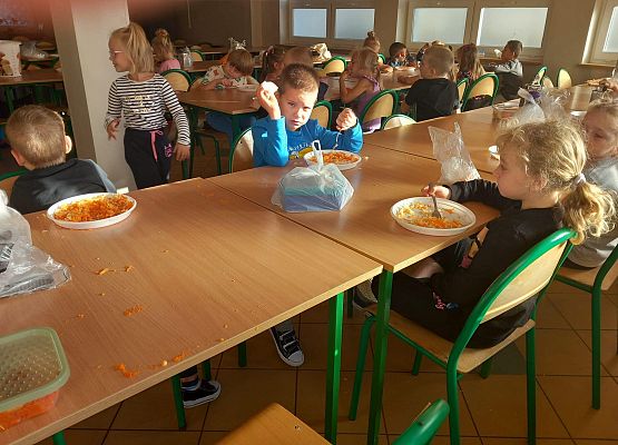 Szkoła w Redkowicach -Dzień Marchewki X 2024r