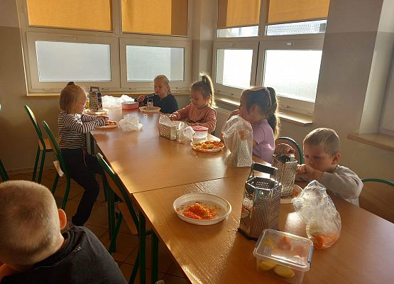 Szkoła w Redkowicach -Dzień Marchewki X 2024r