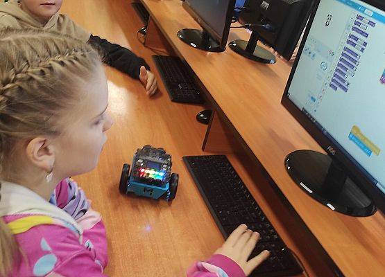 Zajęcia w ramach CodeWeek 2024 w SP Redkowice.