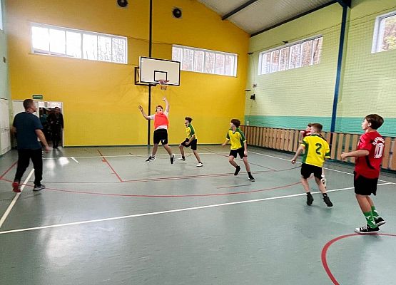 Igrzyska Młodzieży Szkolnej w koszykówce w Redkowicach.