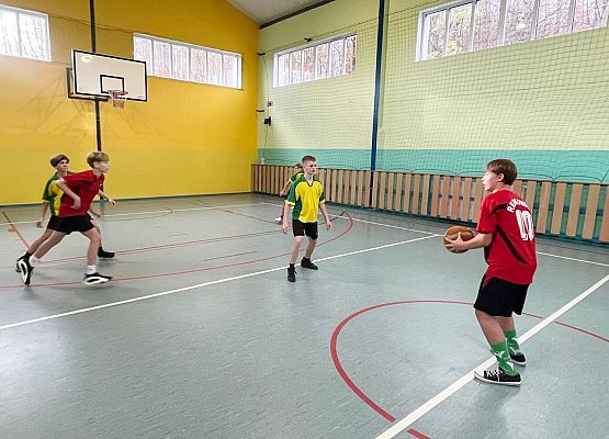 Igrzyska Młodzieży Szkolnej w koszykówce w Redkowicach.