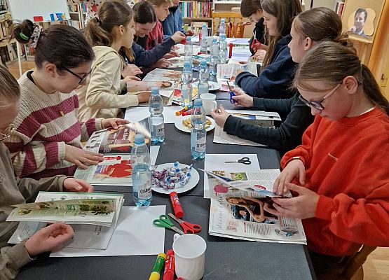 Dyskusyjny Klub Książki odwiedził dziś Bibliotekę Gminną w Nowej Wsi Lęborskiej