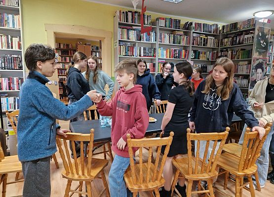 Dyskusyjny Klub Książki odwiedził dziś Bibliotekę Gminną w Nowej Wsi Lęborskiej