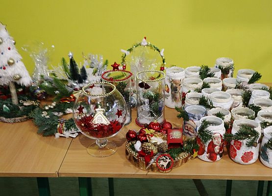 Kiermasz świąteczny w SP Redkowice 07-XII-2024r.