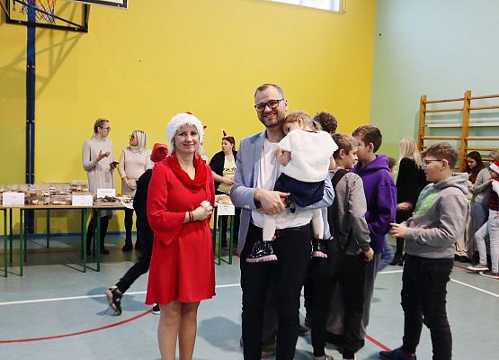Kiermasz świąteczny w SP Redkowice 07-XII-2024r.