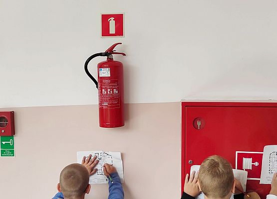 Zajęcia - poznajemy znaki bezpieczeństwa SP w Redkowicach