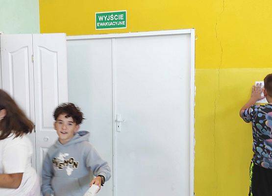 Zajęcia - poznajemy znaki bezpieczeństwa SP w Redkowicach