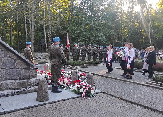 Grafika 2: Uroczystości w Krępie Kaszubskiej