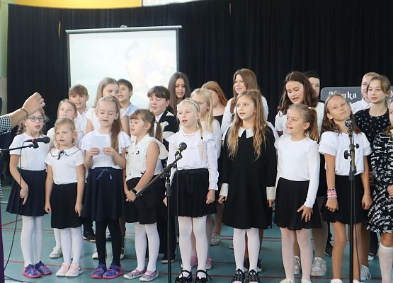 Uroczystość z okazji Dnia Edukacji Narodowej w szkole w Redkowicach X 2025r.