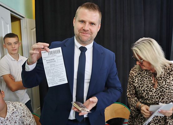 Uroczystość z okazji Dnia Edukacji Narodowej w szkole w Redkowicach X 2025r.