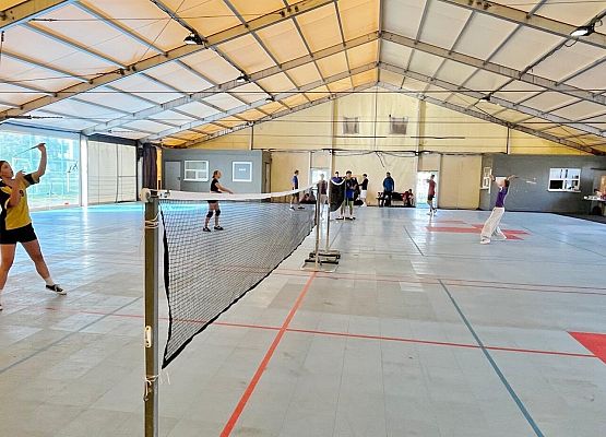 Igrzyska Młodzieży Szkolnej - Mistrzynie Powiatu w badmintonie dziewcząt z SP w Redkowicach.