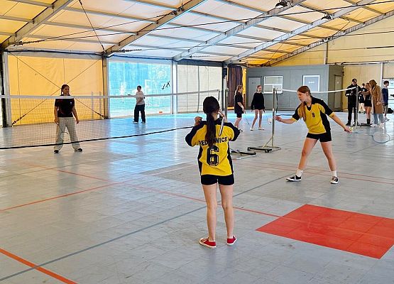 Igrzyska Młodzieży Szkolnej - Mistrzynie Powiatu w badmintonie dziewcząt z SP w Redkowicach.