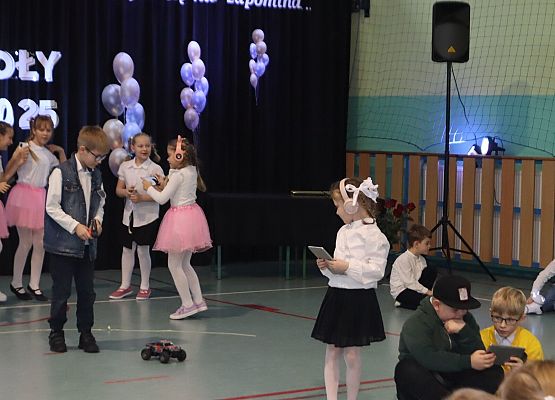 Uroczystość 80lecia Szkoły Podstawowej w Redkowicach.