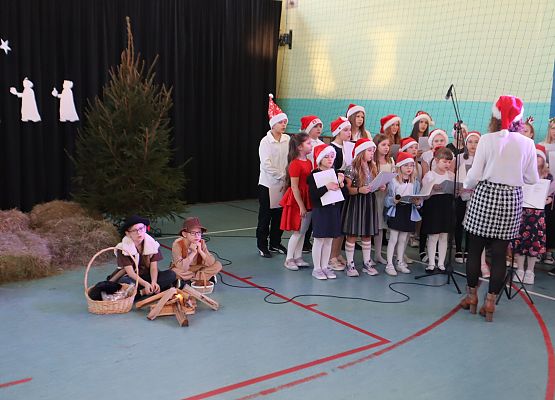 Występy uczniów podczas jasełek.