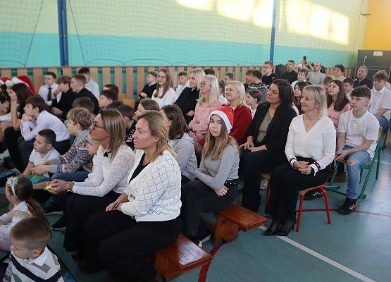 Występy uczniów podczas jasełek.