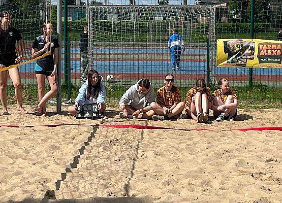 Zawody w piłkę plażową.