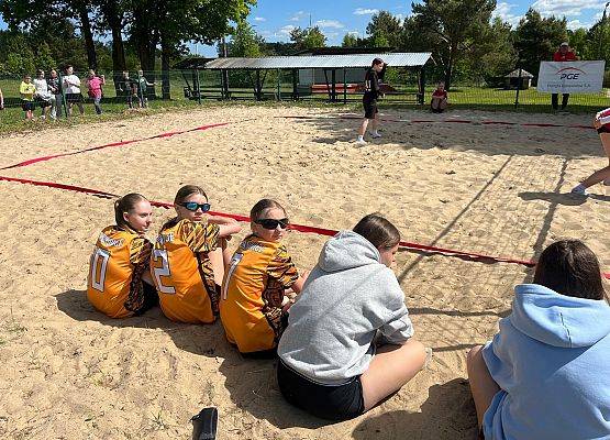 Zawody w piłkę plażową.