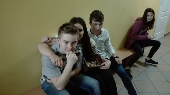 Grafika #6: Panowie z Samorządu Uczniowskiego pamiętali o Dniu Kobiet