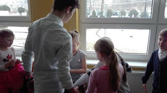 Grafika #10: Panowie z Samorządu Uczniowskiego pamiętali o Dniu Kobiet