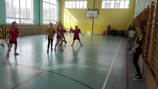 Grafika #1: Mini koszykówka dziewcząt