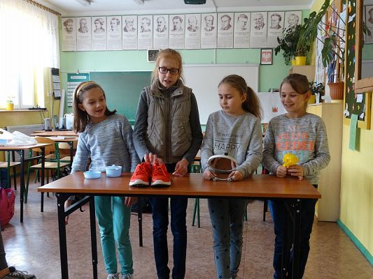 Grafika #10: Zabawa w teatr na lekcji języka polskiego w kl IV a