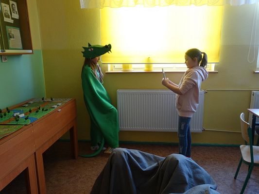 Grafika #5: Zabawa w teatr na lekcji języka polskiego w kl IV a