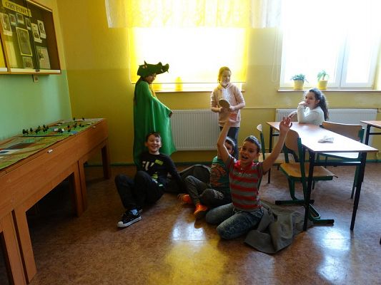 Grafika #8: Zabawa w teatr na lekcji języka polskiego w kl IV a