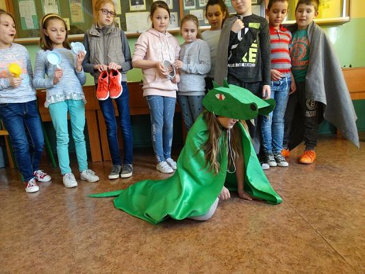 Grafika #3: Zabawa w teatr na lekcji języka polskiego w kl IV a