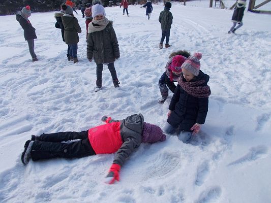 Grafika #2: Zabawy na śniegu