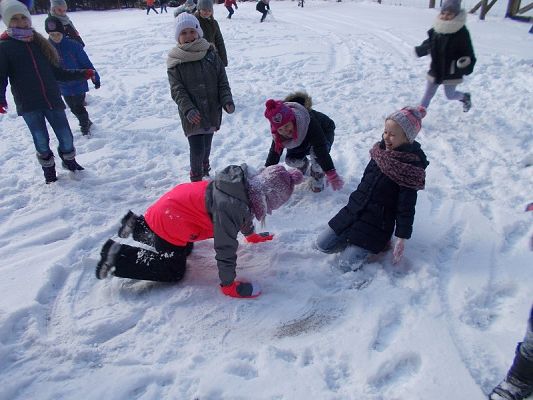 Grafika #3: Zabawy na śniegu