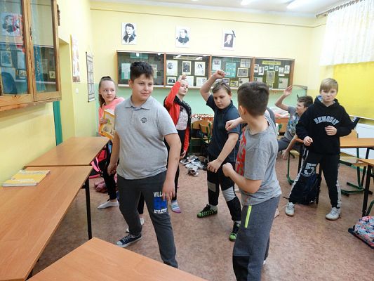  Grafika #5: Teatr na języku polskim w klasie V