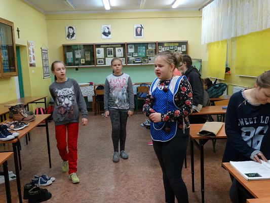  Grafika #15: Teatr na języku polskim w klasie V