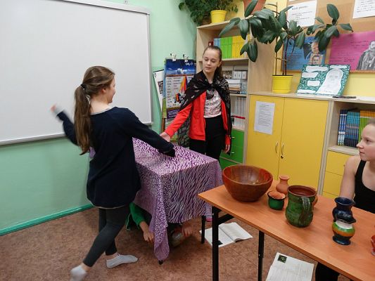  Grafika #17: Teatr na języku polskim w klasie V