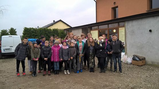 Grafika #13: Wycieczka do schroniska BAJER w Małoszycach