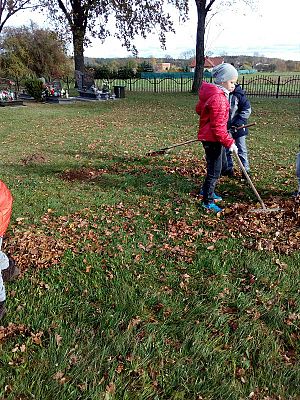  Grafika #3: Wizyta na cmentarzu w Redkowicach