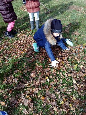  Grafika #5: Wizyta na cmentarzu w Redkowicach