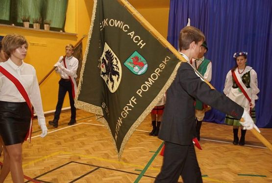  Grafika #4: Nadanie imienia i sztandaru Szkloe Podstawowej w Rokitach