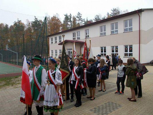  Grafika #5: Nadanie imienia i sztandaru Szkloe Podstawowej w Rokitach