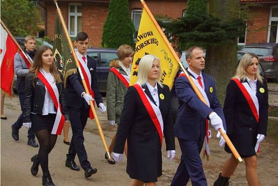  Grafika #6: Nadanie imienia i sztandaru Szkloe Podstawowej w Rokitach