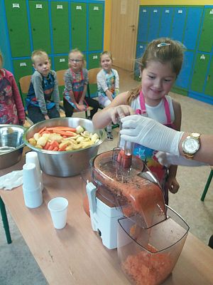 Grafika #4: Kto soki pije ten długo żyje!