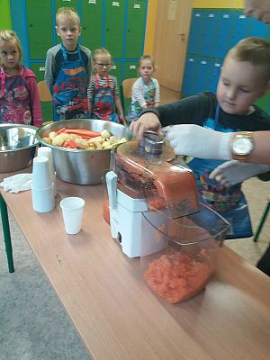 Grafika #6: Kto soki pije ten długo żyje!